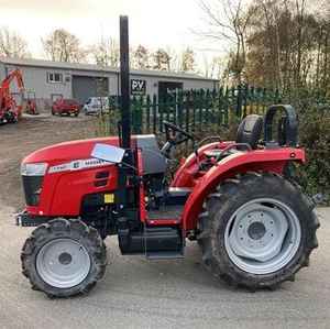 Tracteur compact Massey Ferguson 1525, best-seller, 25 CV, 4 roues motrices, avec plateau de coupe de 60 pouces - Product Image 1