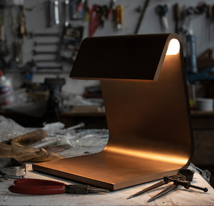 Lampada da tavolo curva originale. Lampada da terra moderna a LED per hotel, uffici, soggiorni, ristoranti, camere da letto. - Product Image 4