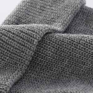 Gorros de Punto Gruesos de Alta Calidad Personalizados en Colores Grises, Fabricante de Gorros con Logotipo Personalizado Bordado - Product Image 4