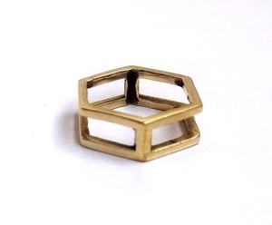 Design hexagonal bague unie couleur or argent et laiton - Product Image 1