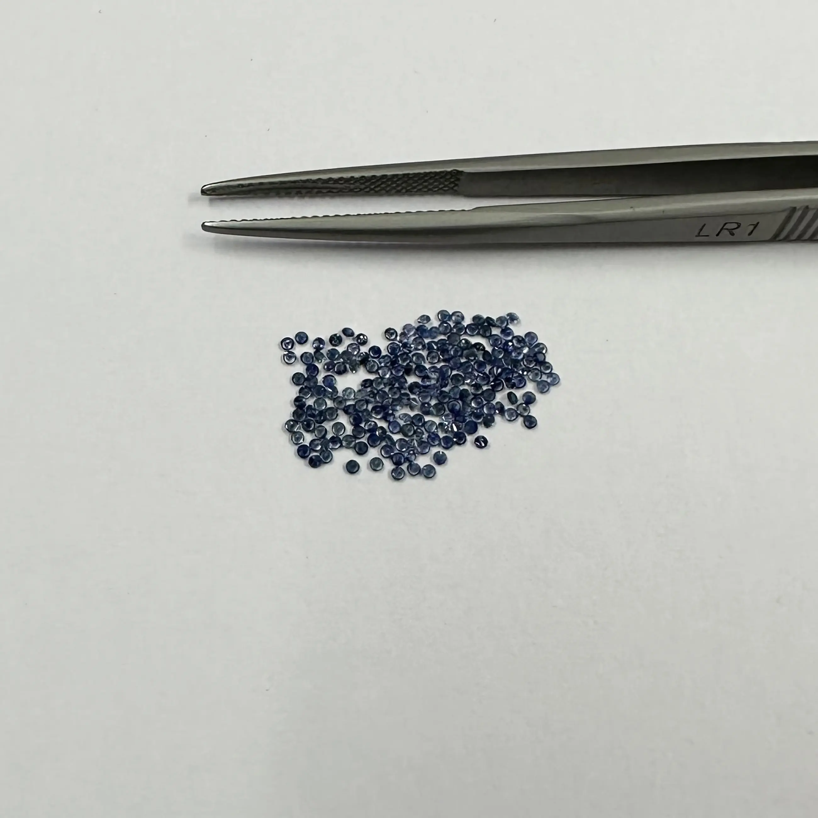 Großhandels markt Niedrigster Preis Natürliche 1mm Blue Sapphire Facettierte runde lose heilende Edelsteine für die Schmuck herstellung