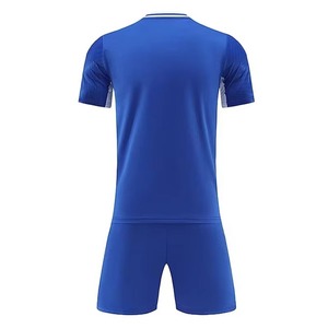 Uniforme de football à la mode pour hommes chemise en polyester respirant avec short combinaison de sport solide entraînement séchage rapide respirant - Product Image 3