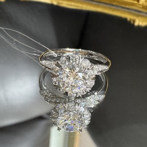 花束形ラウンドカットIgi認定ラボ成長ダイヤモンドリング女性1カラット婚約ダイヤモンド結婚指輪 - Product Image 2