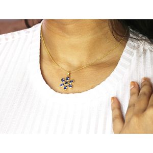 Collier pendentif fleur en or jaune massif 14 carats avec accessoire de mode saphir bleu pour femme - Product Image 5