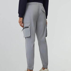 Logo personnalisé gris cendré séchage rapide lavé joggers pour hommes respirant pantalon pour hommes poches à rabat pour les jambes avec fermetures éclair et poche arrière - Product Image 2