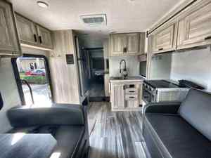 Camping-car Family River 3251DSLE bleu foncé Euro 5, 4-6 personnes, moteur AC/DC, une chambre, charge utile 11000 kg, acier/aluminium - Product Image 5