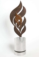 N Sons Innovation Sculpture rotative en aluminium, motif flammes stylisées, argentée et polie, style Art Déco moderne et antique
