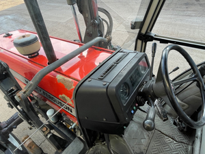 รถแทรกเตอร์ Massey Ferguson MF 399 140 แรงม้า ขับเคลื่อน 4 ล้อ แบบมีห้องโดยสาร รถแทรกเตอร์สำหรับงานเกษตร เครื่องจักรกลการเกษตรมือสองสำหรับขาย - Product Image 6