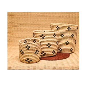 Cesta de hierba Sabai natural para organización de almacenamiento y decoración hecha a mano con tejido rústico duradero respetuoso con el medio ambiente por artesanos - Product Image 1