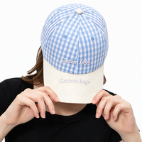 Topi Baseball Gingham Kotak-kotak Katun Merah Putih 6 Panel Dapat Disesuaikan Bordir Logo Kustom Unisex Pelindung Matahari Musim Panas