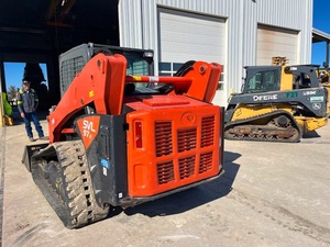 Cargadora de orugas compacta Kubota SVL97-2 de alto rendimiento con accesorios utilitarios, motor diésel Perkins de 75KW de alta eficiencia operativa - Product Image 2