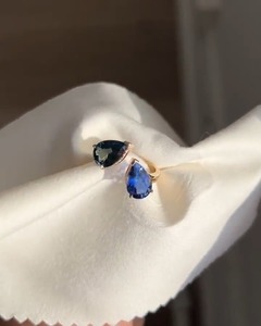 Anillo de compromiso de lujo Toi Et Moi 4 Ct corte de pera azul y verde oscuro moissanita doble piedra joyería de dos tonos en suministro a granel - Product Image 6