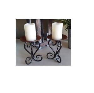 Bougeoir en fer forgé de style antique avec des bras élégamment sculptés et de beaux motifs classiques pour une utilisation décorative - Product Image 1