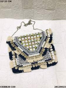 Bolso de Mano de Cuero Estilo Boho Banjara, Diseño Artesanal Indio, con Cuentas y Bordado de Piedras Multicolores, Casual - Product Image 3