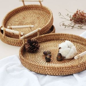 Bandeja para servir de ratán Sunset Serenade: Elegancia redonda hecha a mano-Diseño inspirado en la naturaleza para ocasiones especiales - Product Image 3