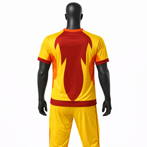 Ensemble d'uniformes de sport unisexes personnalisés 100% polyester, chemise sublimée à col rond, manches courtes, patchwork, couleurs contrastées, taille élastique - Product Image 6