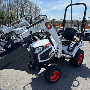 Tractor Compacto Bobcat CT 1025 HST 4x4 con Transmisión Hidrostática, Accesorio de Cargador, Tractor Agrícola de Servicio Pesado Eficiente - Product Image 1