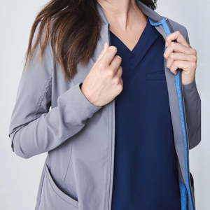 Vestes d'infirmière personnalisées à manches longues en tricot 100% coton respirant et confortable pour uniformes médicaux et blouses d'hôpital - Product Image 4