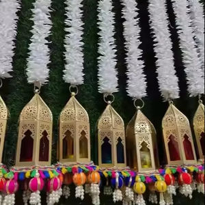 Lampe suspendue vintage en métal d'inspiration moghole avec guirlande florale lanterne décorative pour la décoration de mariage et d'événement de l'Aïd Diwali - Product Image 1