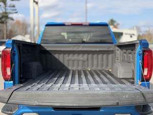 Super Blue 2024 GMC Sierra 1500 AT4 Crew Cab 4WD Techo Panorámico Arranque Remoto Asientos de Cuero Paquete Premium Cromado Izquierdo Oscuro - Product Image 4