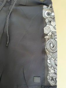 กางเกงขาสั้นผ้าขนสัตว์สำหรับออกกำลังกายผู้ชาย สวมใส่สบาย แห้งเร็ว ปรับแต่งสีและโลโก้ได้ ระบายอากาศดี เหมาะสำหรับวิ่งออกกำลังกายและฟิตเนส - Product Image 5