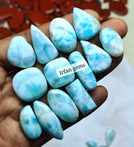 Lote de piedras preciosas sueltas de cabujón Larimar Natural, mezcla de formas y tamaños, parte posterior plana, piedras preciosas semipreciosas lisas a precio mayorista - Product Image 1