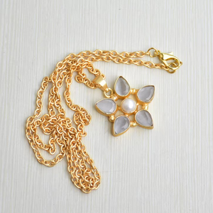 ต่างหูสุดหรูหราประดับด้วยอัญมณีคุณภาพสูง เคลือบทอง พร้อมงานฝีมือระดับมืออาชีพ - Product Image 2