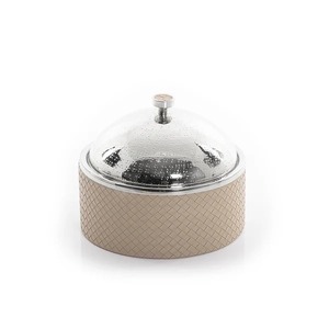 Casserole en métal ornée Pot chaud rond avec des détails artisanaux complexes idéaux pour la restauration haut de gamme et la décoration d'événement - Product Image 2