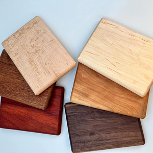 Planche à découper en bois multicolore, planche à découper artisanale, parfaite pour une cuisine élégante et la préparation des aliments, fabriquée à la main en Inde - Product Image 1