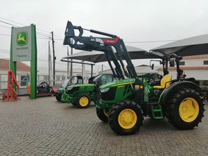 Tractor de demostración John Deeree 5058 E equipado con cargador Herculano HC 30 sin accesorios - Product Image 3