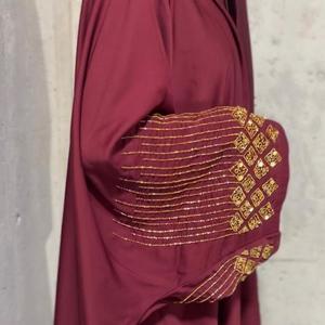 Abaya Musulmane Luxe Personnalisée en Gros, Soie Satin Anti-Rides Faite à la Main de Haute Qualité, Robe Longue Dubaï à Manches Longues pour Femmes Adultes Petite - Product Image 3