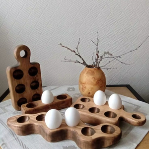 Estante de madera para huevos de mesa para organización de cocina de granja y diseño de decoración del hogar de estilo rústico natural - Product Image 1