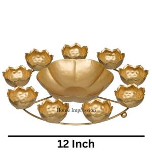 Suministro directo de fábrica, cuenco de textura martillada de Color dorado con diseño de flores, aspecto atractivo, Urli decorativo con soporte negro - Product Image 4