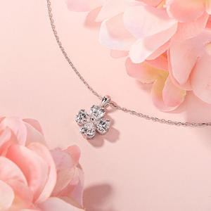 สร้อยคอเงินแท้ทรงหัวใจประดับมอสซาไนต์รูปใบโคลเวอร์สี่แฉก Jeulia Sparkling Dream - Product Image 4