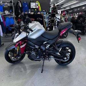 Moto sportive d'occasion 2022 GSX-S1000 Naked Essence Manuelle Euro 5 (152 ch) 999cc Design Racing Motos de Route à Vendre - Product Image 1