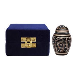 Look classique 100% urne funéraire adulte fabriquée à la main urne de crémation urne en laiton massif pour cendres humaines en gros et vente chaude - Product Image 3