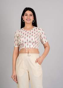 Ensemble d'été 2 pièces en rayonne blanche imprimée Ikat, col rond, manches trois quarts, coupe régulière, écologique, léger et confortable - Product Image 3