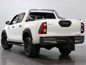 Para TOYOTA Hilux DC GR Sport 2.8D RHD 2023-BLANCO 4X4 MI con asientos de cuero - Product Image 2