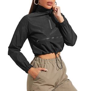 Veste coupe-vent pour femme à demi-zip avec cordon de serrage sur le bas, personnalisable, noire, courte, en gros - Product Image 4