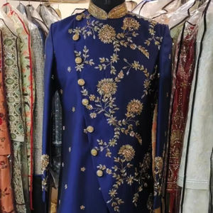 2025 diseñador de moda azul real Sherwani para novio bordado trabajo cuentas de cristal Dabka Resham pantalones transpirables trajes - Product Image 1