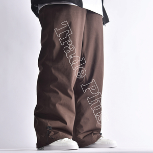 Pantalon imperméable marron fonctionnel avec poches zippées sécurisées, ourlet réglable et matériau coupe-vent imperméable à la neige - Product Image 3