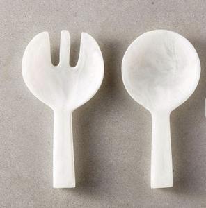 Juego de Cucharas de Resina Hechas a Mano con Acabado Moderno – Juego de Cucharas para Ensalada y Servir Ecológicas - Product Image 1