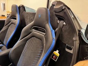 Maserati MC20 Cielo Turbo Coupé 2023, intérieur cuir foncé, boîte automatique, propulsion arrière, certifié, propre et peu utilisé - Product Image 6