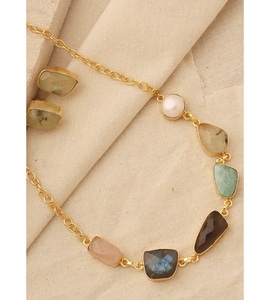 Elegante Collar Clásico de Piedras con Cadena de Eslabones para Mujer, Diseño Atemporal y Piedras Brillantes para Uso Diario y Ocasiones Especiales - Product Image 4