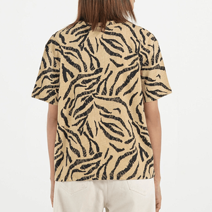 Camisetas sublimadas al por mayor para mujer con diseños de moda tela de poliéster duradera y estampado personalizado colorido - Product Image 3