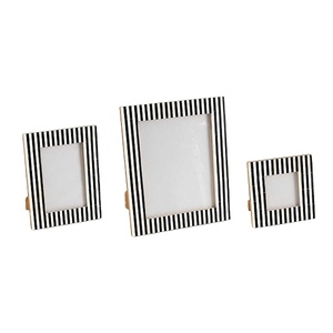 Marco de fotos de resina hecho a mano de diseñador, artículo decorativo para uso en casa y lugar oficial al mejor precio - Product Image 1