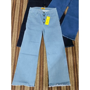 Vaqueros de mezclilla de cintura alta para mujer Lollypop, pantalones de pierna ancha con botones decorativos, lavables, transpirables, con estampado animal, estilo acampanado y corte lápiz. - Product Image 3