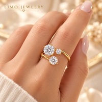 Bague ouverte asymétrique à trois pierres en diamant de laboratoire taille ronde 1,8 carats en or jaune 14 carats, bijoux personnalisés OEM ODM en gros
