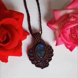 HARI OM CREATIONS - Collar Clásico con Colgante de Macramé y Gemas de Amatista Ovaladas de 6x8mm, Aspecto Elegante, Certificado IGI, HINDUISM - Product Image 4