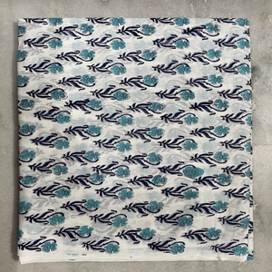 Tela de Algodón Estampada en Bloque, Ligera y Ecológica, Ideal para Confección de Cortinas y Vestidos, Diseño Floral Hecho a Mano en India - Product Image 2